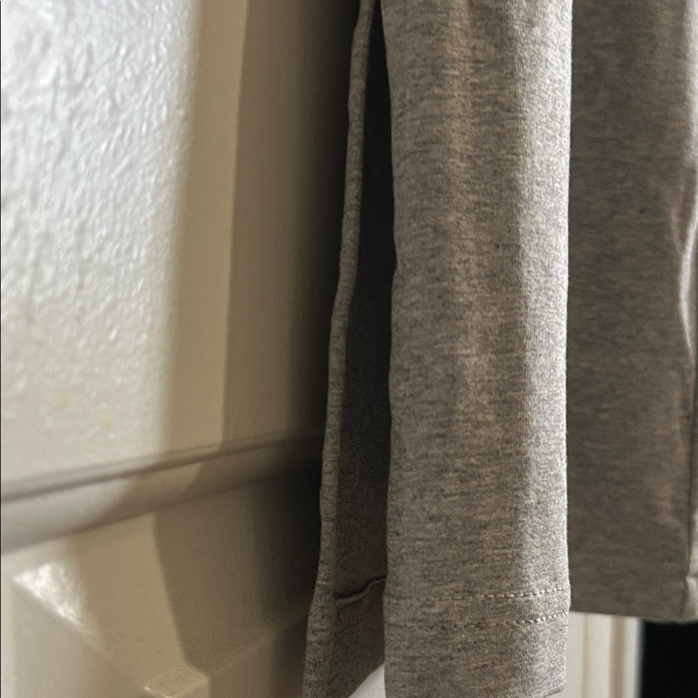 ALO Yoga Sports Set in Gray - Picture 11 of 11